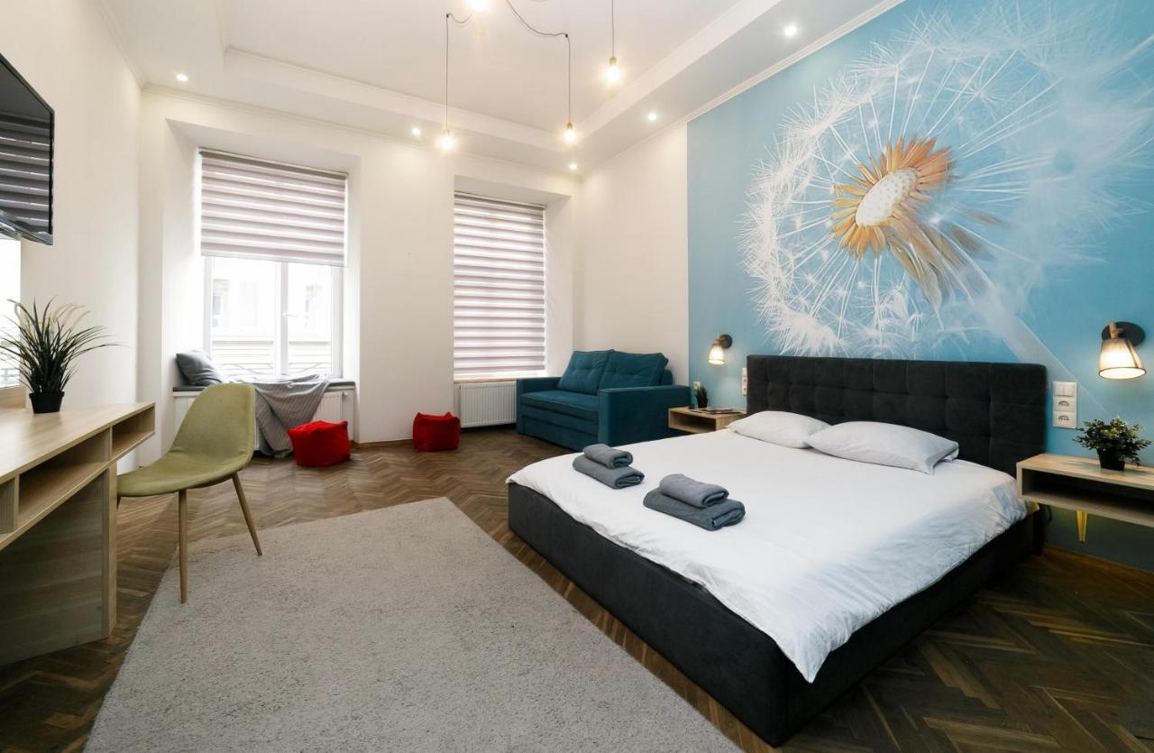 Main Square Apartment Good Stay In The City Center Leópolis Exterior foto
